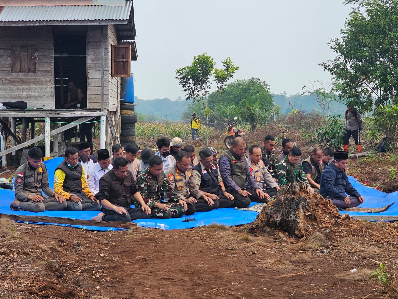 Pangdam XIX/TT Salat Istisqa di Posko Karhutla, Berdoa Hujan Turun di Inhu